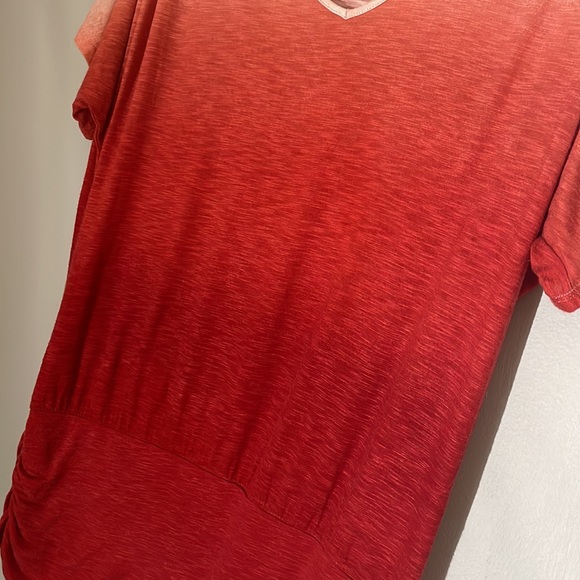 MOSSIMO SHORT SLEEVE BANDED BOTTOM OMBRÉ TOP - Picture 3 of 5